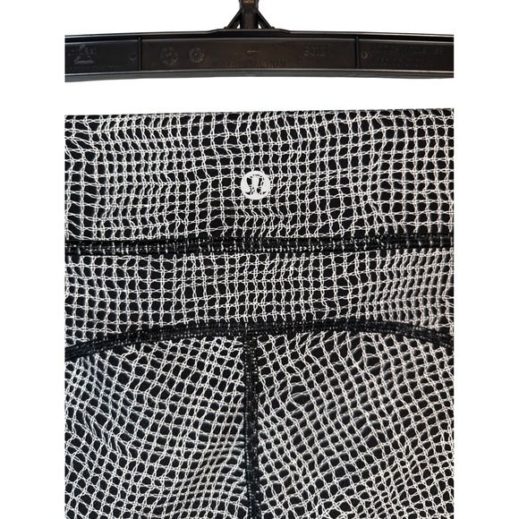Lululemon Wild And Free Tight Fall Net White Black / Black, Size 2/4 - Picture 10 of 11
